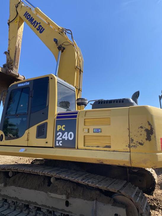 Buy Komatsu PC240-8 Used Excavator / 1