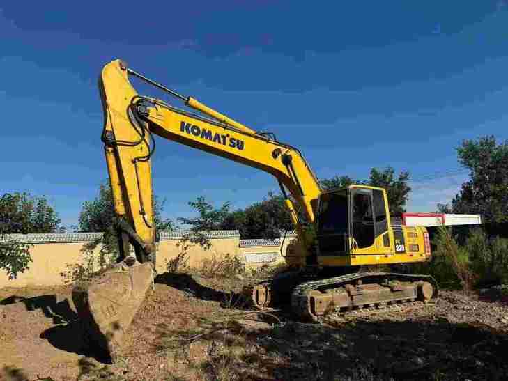 Buy Komatsu PC220-7 Used Excavator / 1