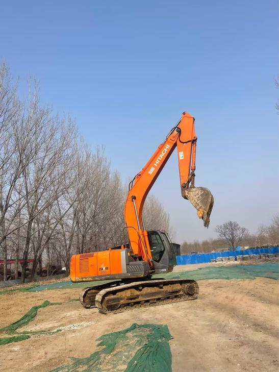 Buy Hitachi EX200-6 Used Excavator / 1