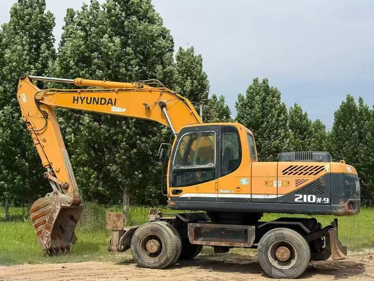 Buy Hyundai 210W-9 Used Excavator / 1