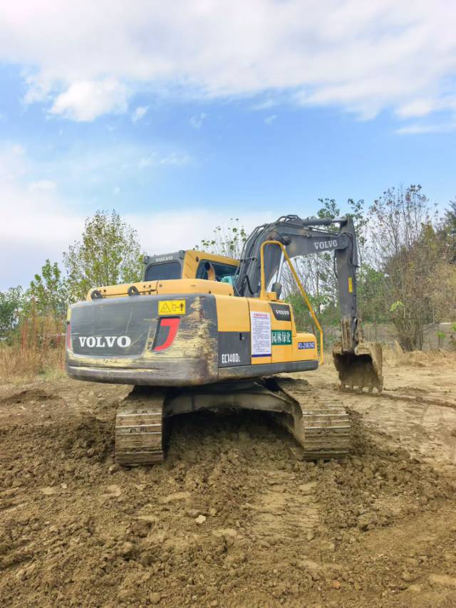 Buy Volvo 140BLC Used Excavator / 3