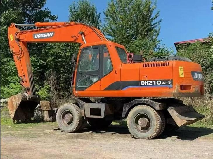 Buy Doosan DH210W-7 Used Excavator / 1