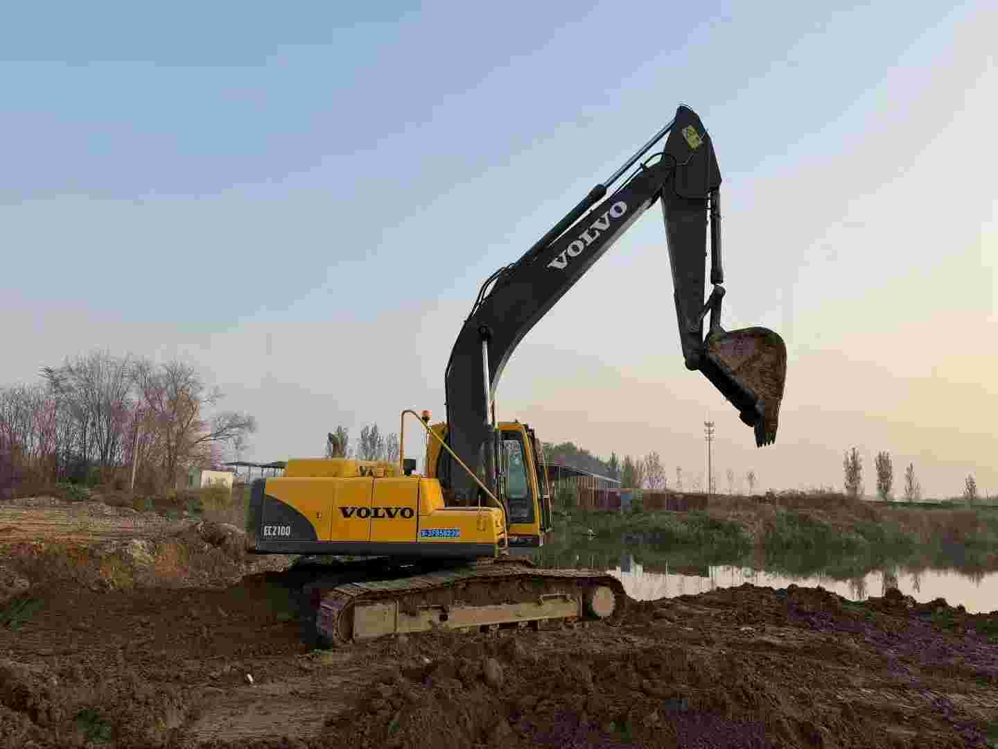 Buy Volvo 210D Used Excavator / 3