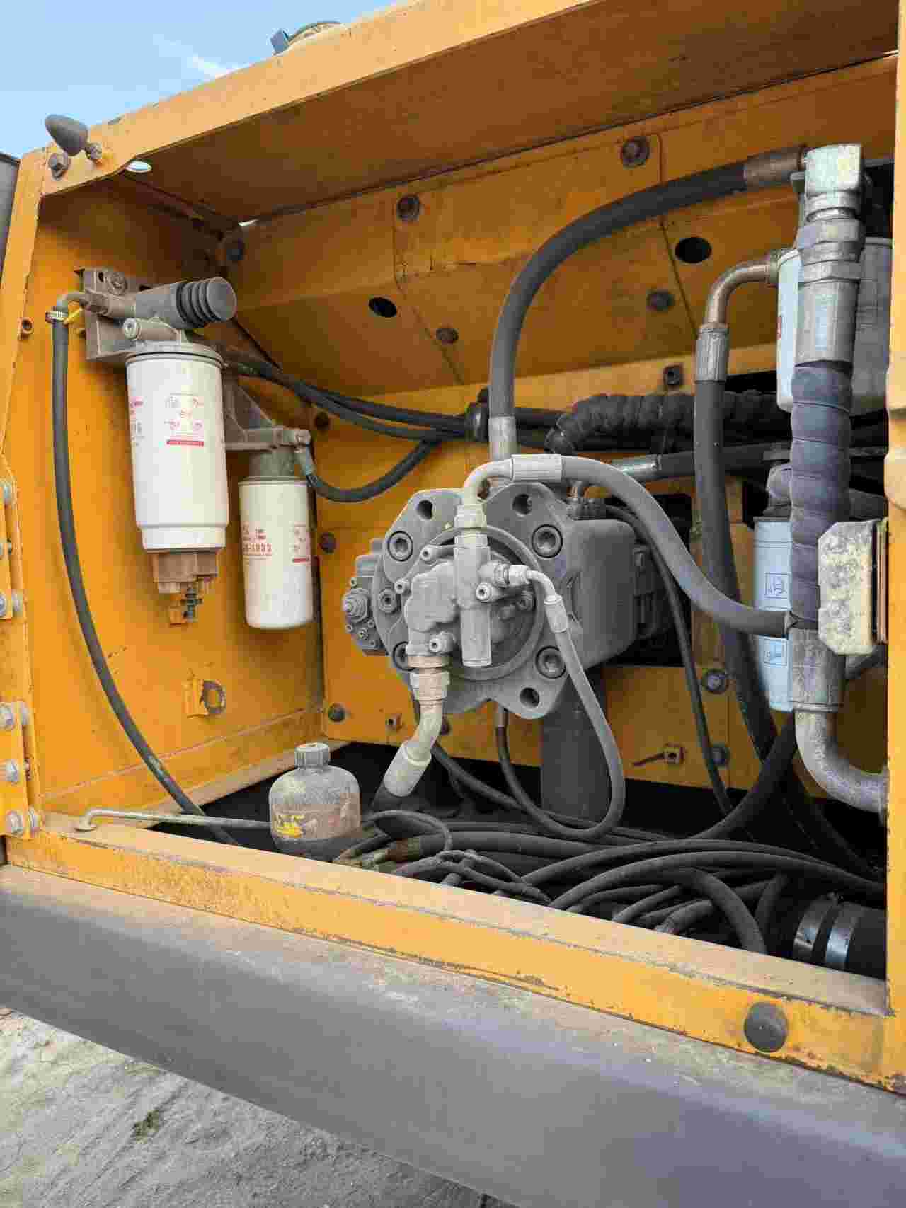 Buy Volvo 210D Used Excavator / 8