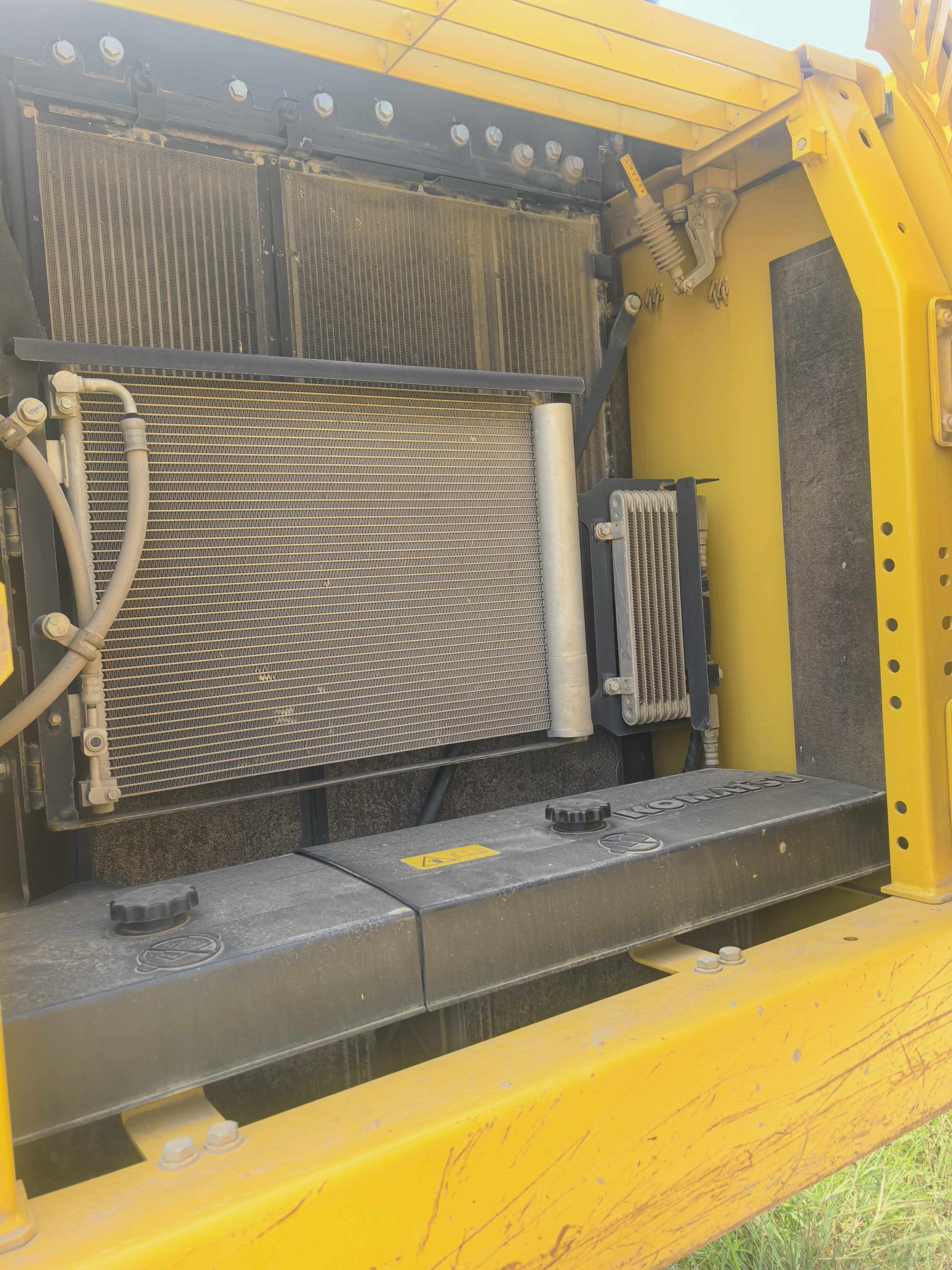 Buy Komatsu PC220 Used Excavator / 5