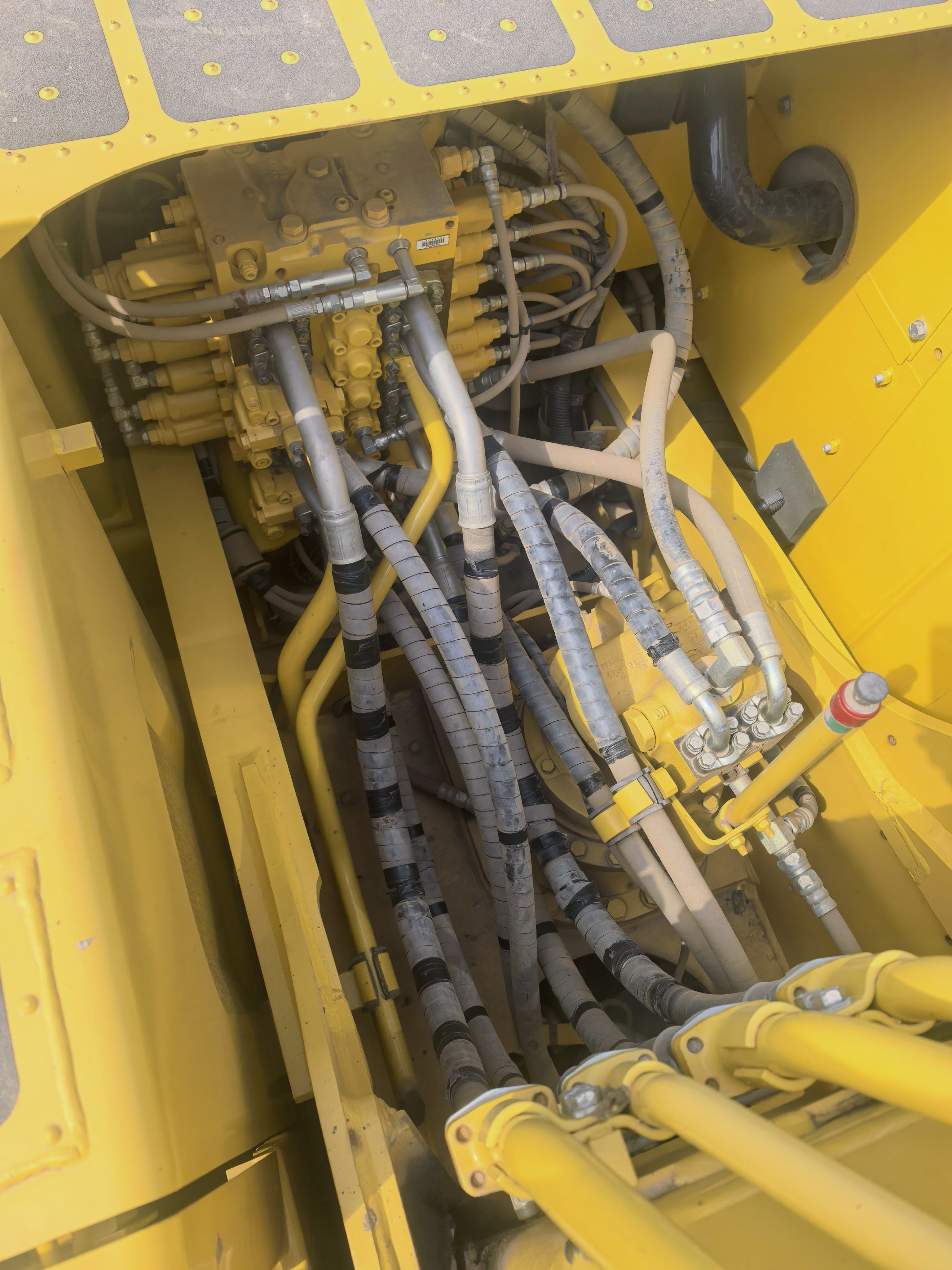 Buy Komatsu PC220 Used Excavator / 8