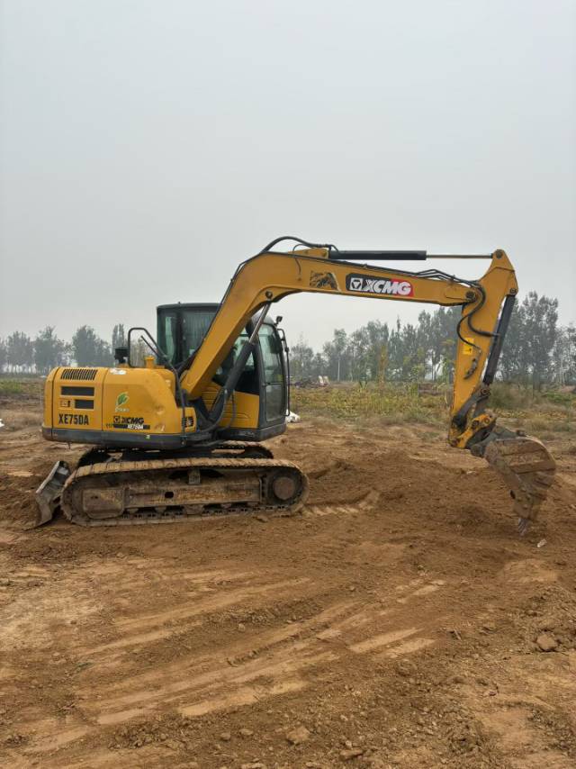 Buy XCMG XE75DA Used Excavator / 2