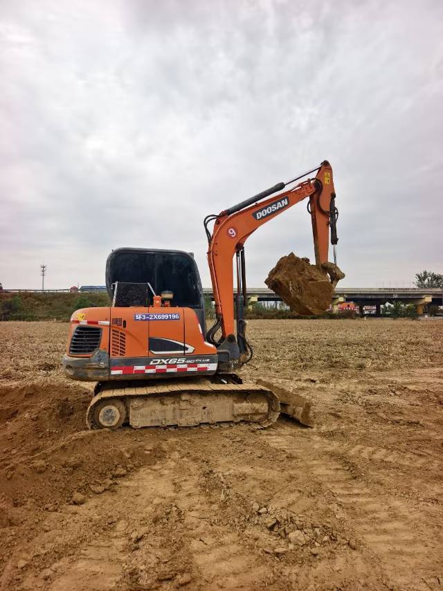 Buy Doosan DX65-9C PLUS Used Excavator / 3