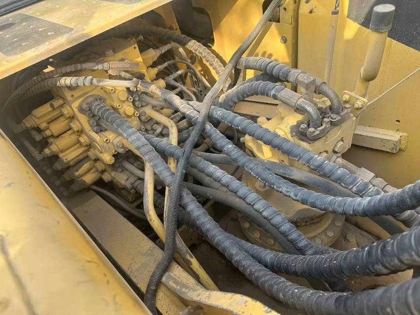 Buy Komatsu PC240-8 Used Excavator / 9