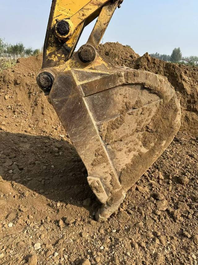 Buy Komatsu PC240-8 Used Excavator / 7