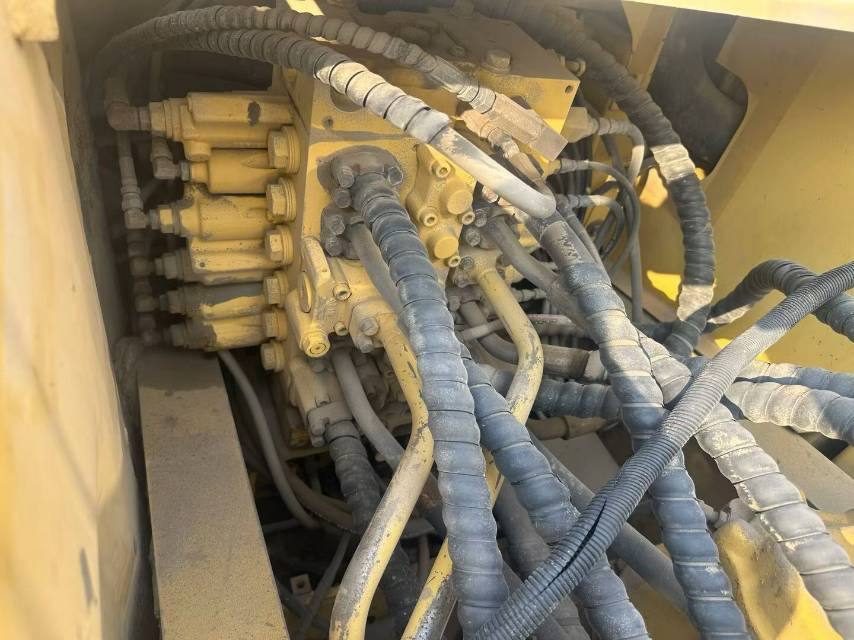 Buy Komatsu PC240-8 Used Excavator / 5