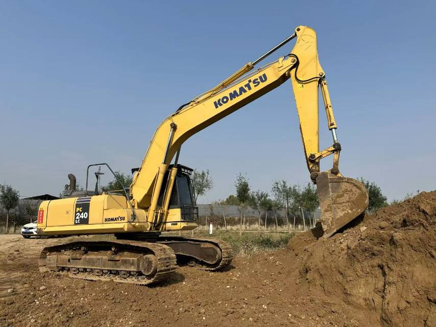 Buy Komatsu PC240-8 Used Excavator / 2