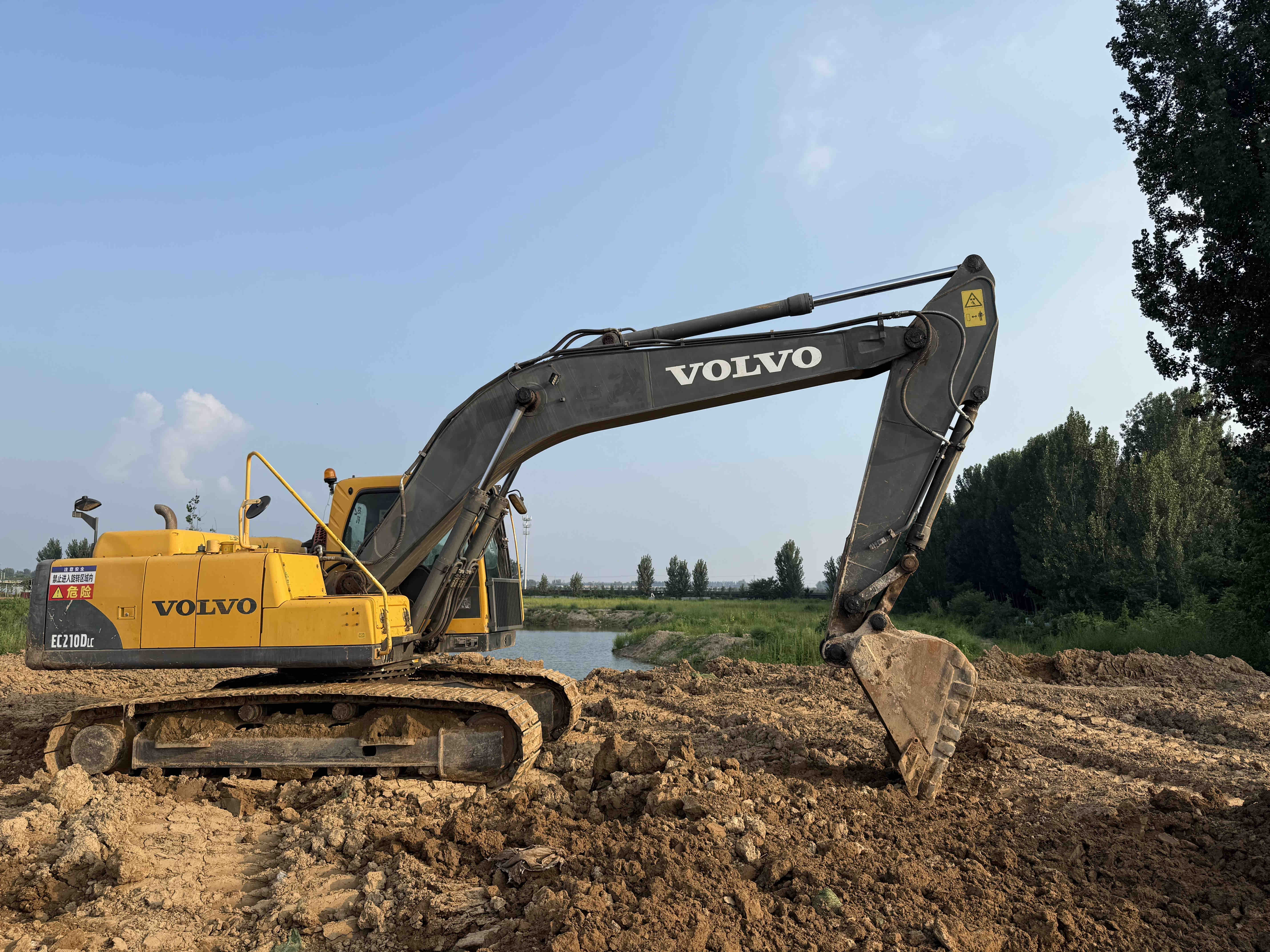 Buy Volvo 210D Used Excavator / 2