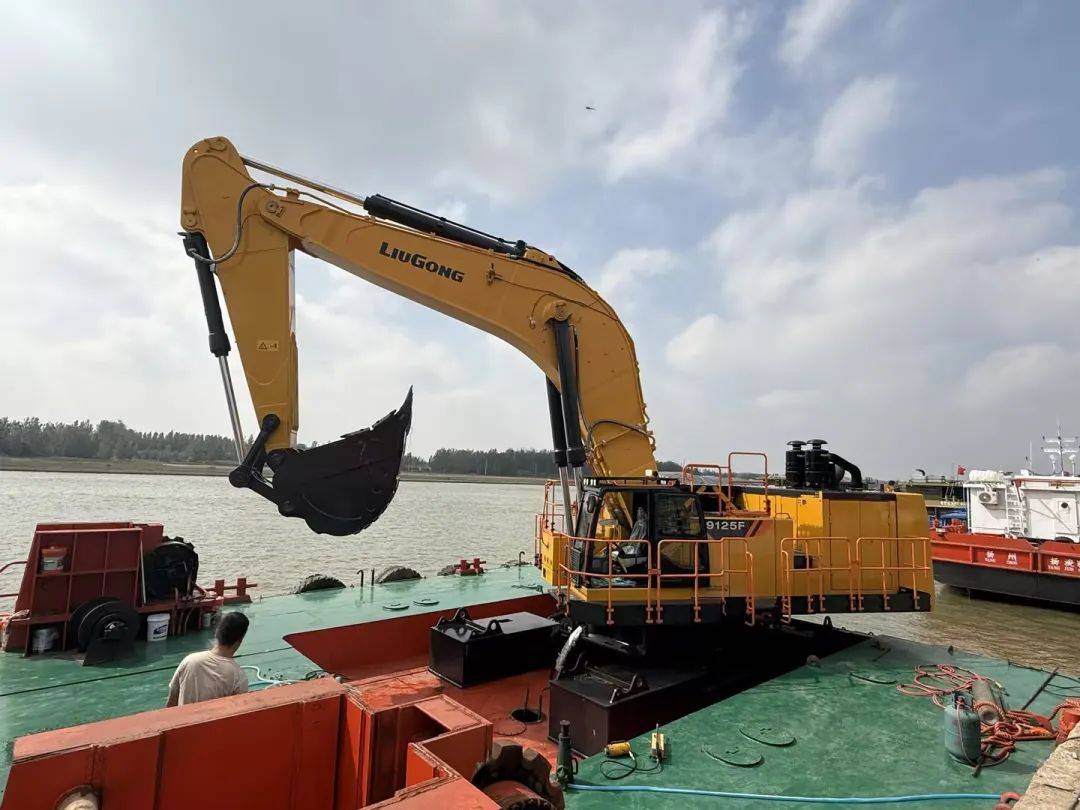 Container Loading and Landed Cost for Mining Excavators in Guinea: Shipping Practice and Cost Breakdown for the 30-Ton Class