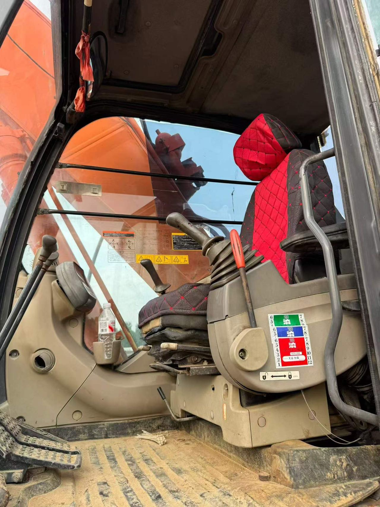 Buy Hitachi EX200-6 Used Excavator / 3