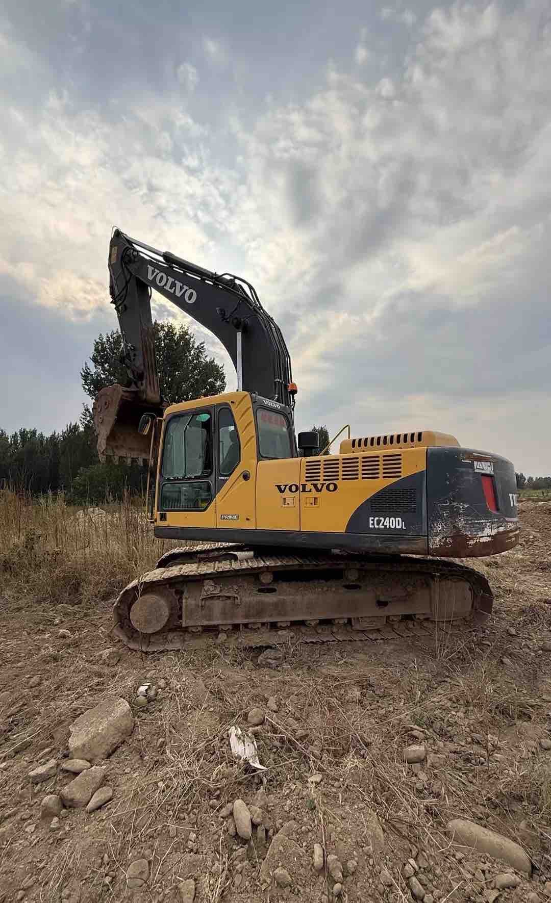 Buy Volvo 240BLC Used Excavator / 8