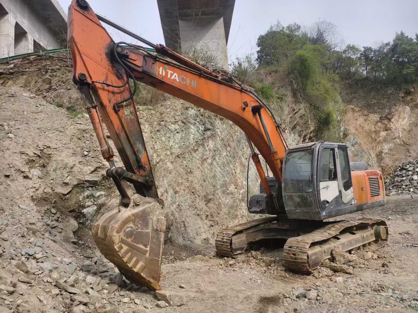 Used Hitachi ZX240 Excavator 2010 Model / 8