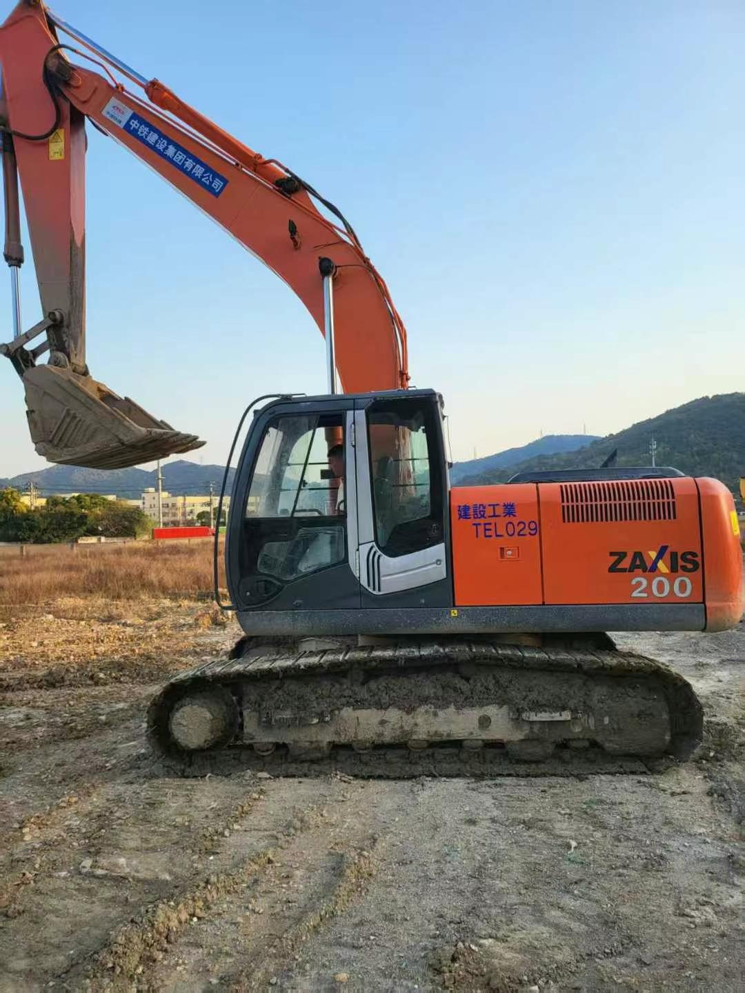 Used Hitachi ZAXIS200 Excavator 2016 Model / 6