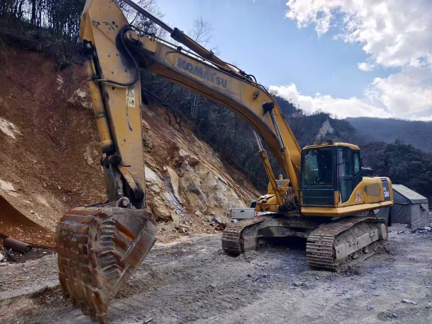 Buy Komatsu PC60 Used Excavator / 1
