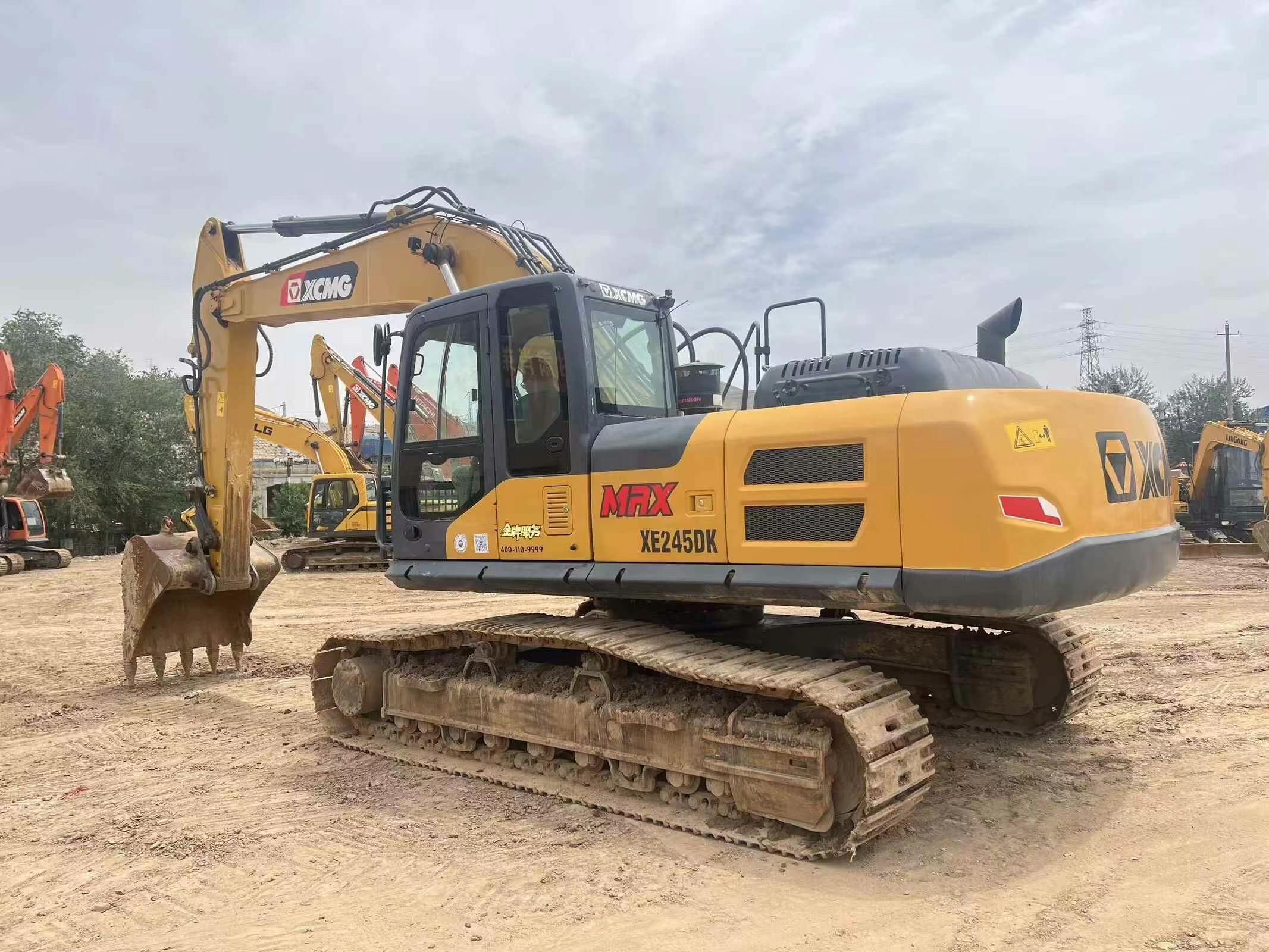 Used XCMG XE245GH Excavator 2022 Model / 4