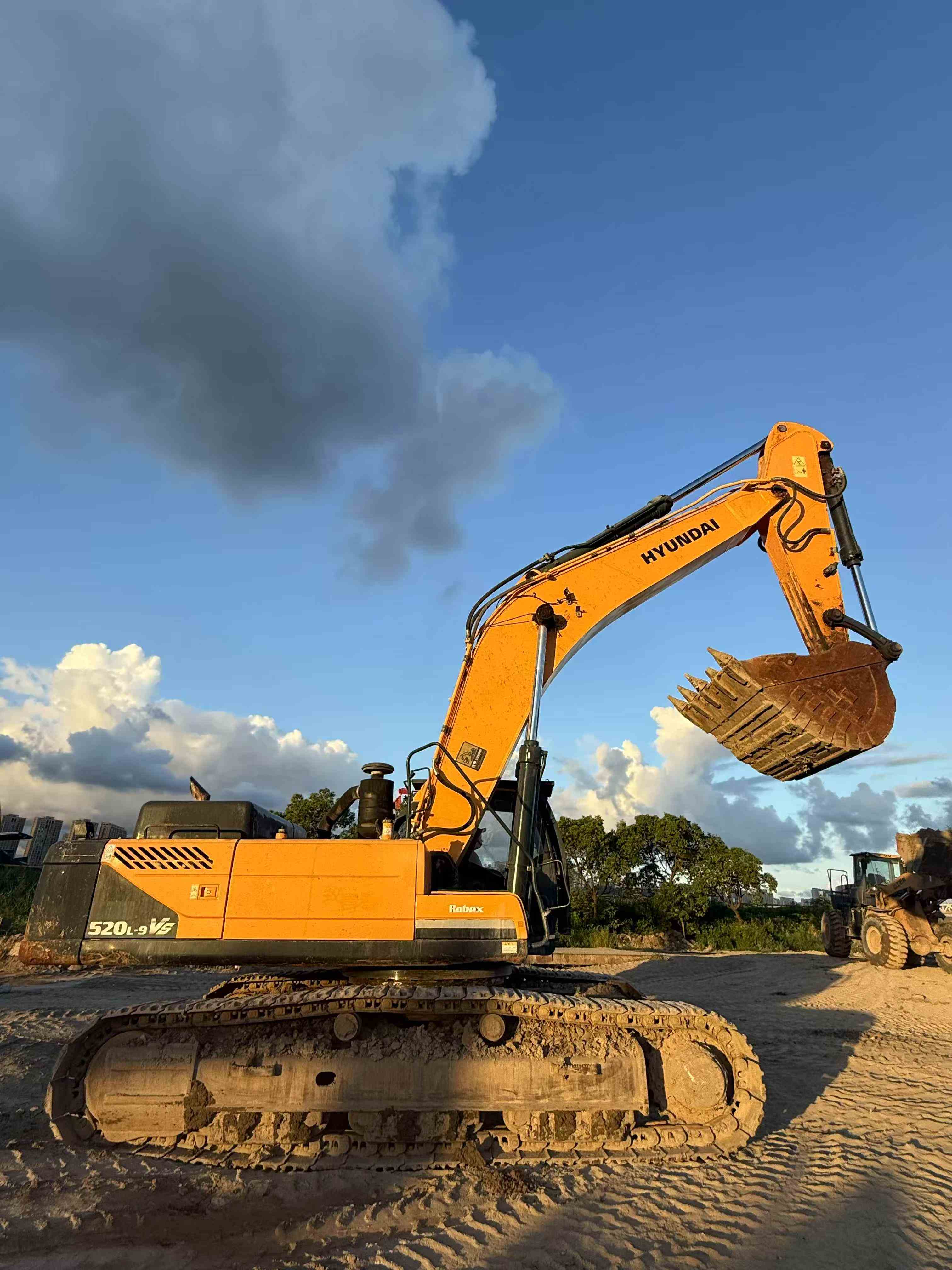 Used Hyundai R520L-9VS Excavator 2021 Model