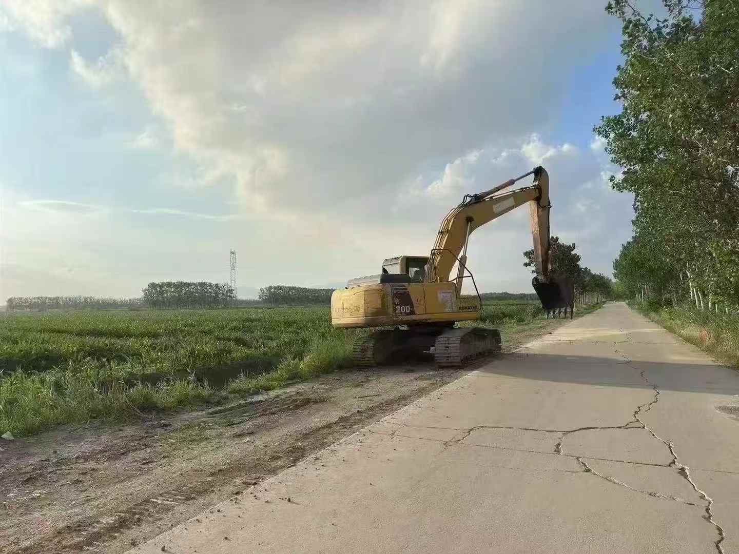 Used Komatsu PC200-8 Excavator 2016 Model / 8