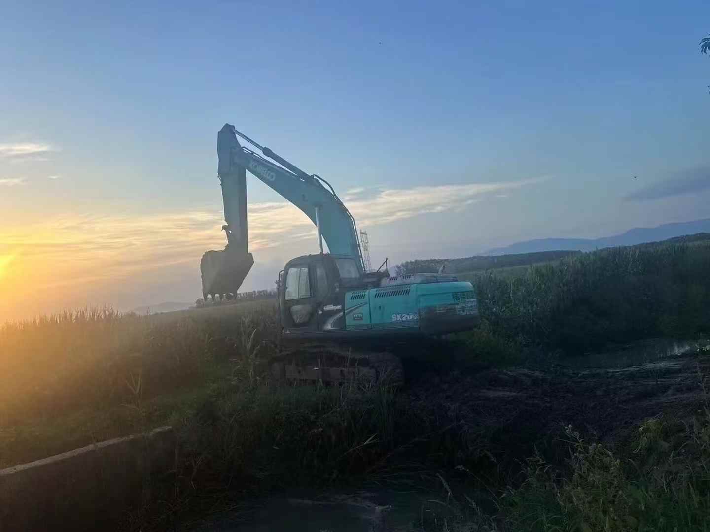 Used Kobelco SK200 Excavator 2011 Model / 2