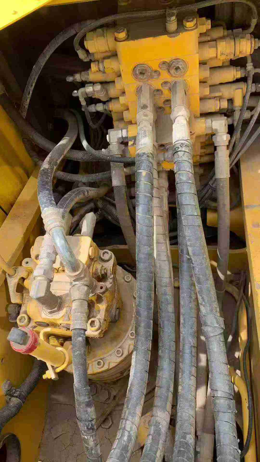 Compre Escavadeira Komatsu PC160-6 Usada / 9