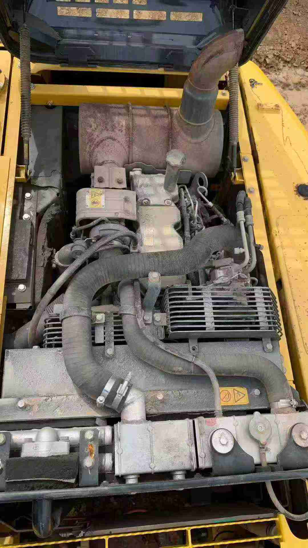 Compre Escavadeira Komatsu PC160-6 Usada / 8