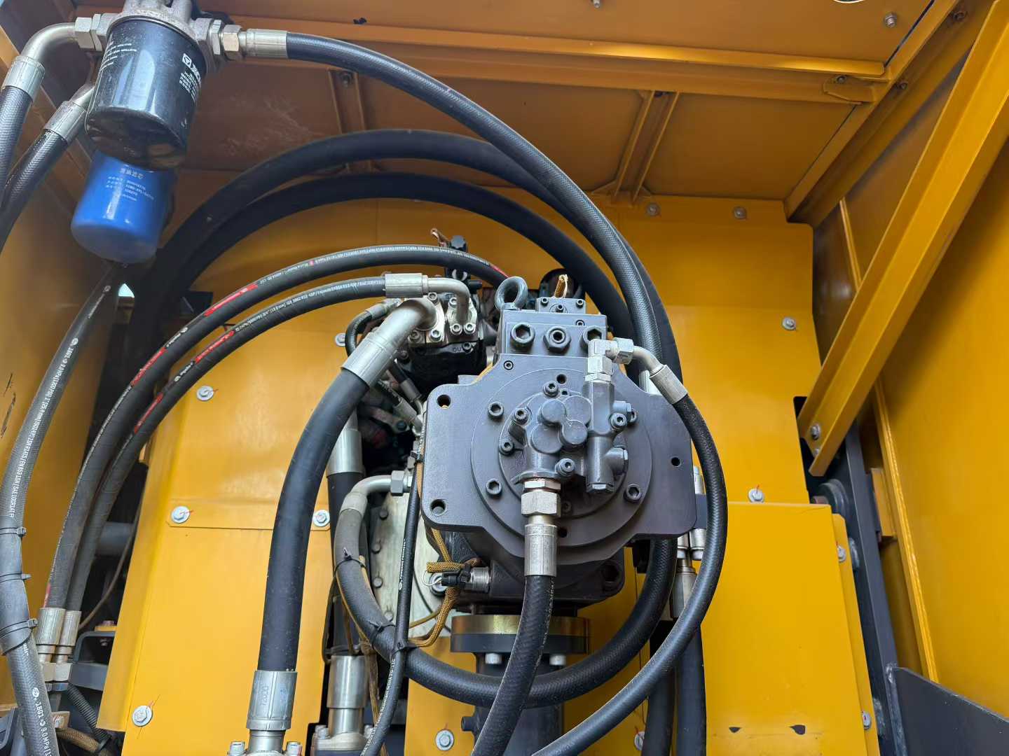 Used XCMG XE215 Excavator 2021 Model / 4