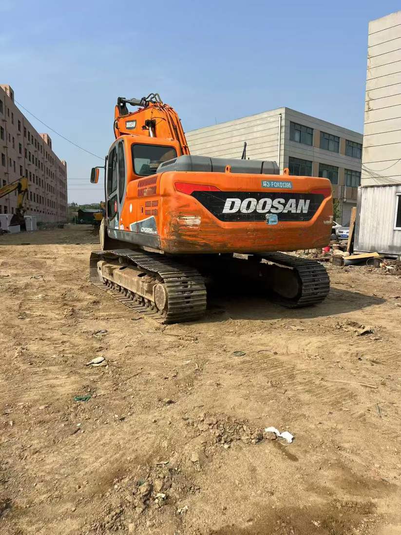 Used Doosan S225 Excavator 2017 Model / 3