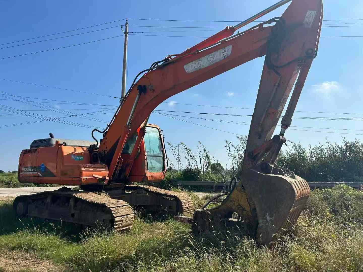 Used Doosan DH220-9E Excavator 2013 Model / 3