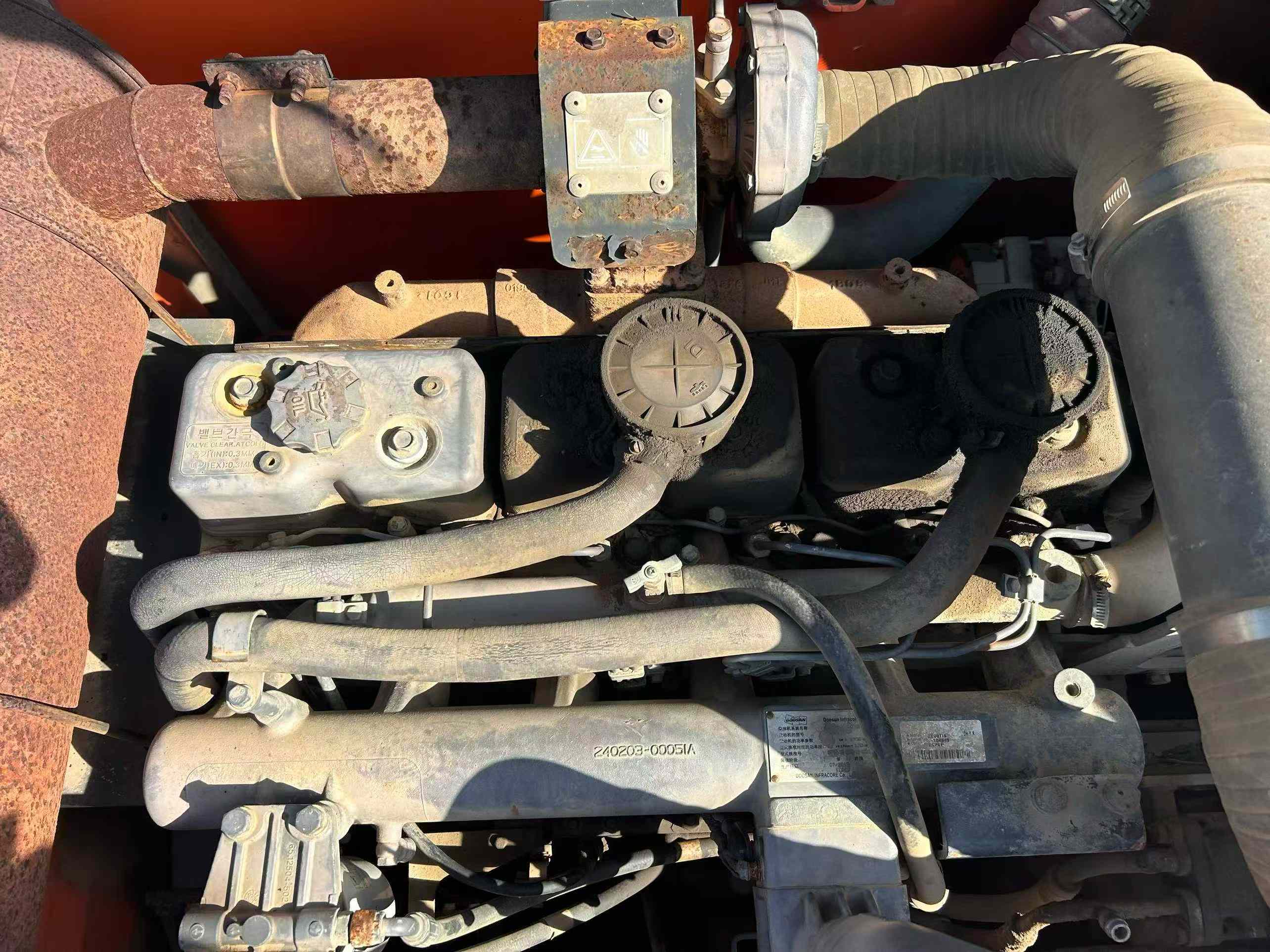 Used Doosan DH220-9E Excavator 2013 Model / 9