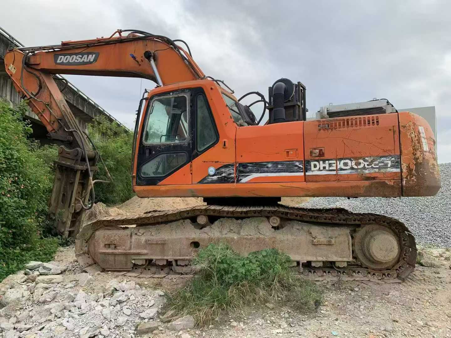 Used Doosan DL300 Excavator 2016 Model / 6