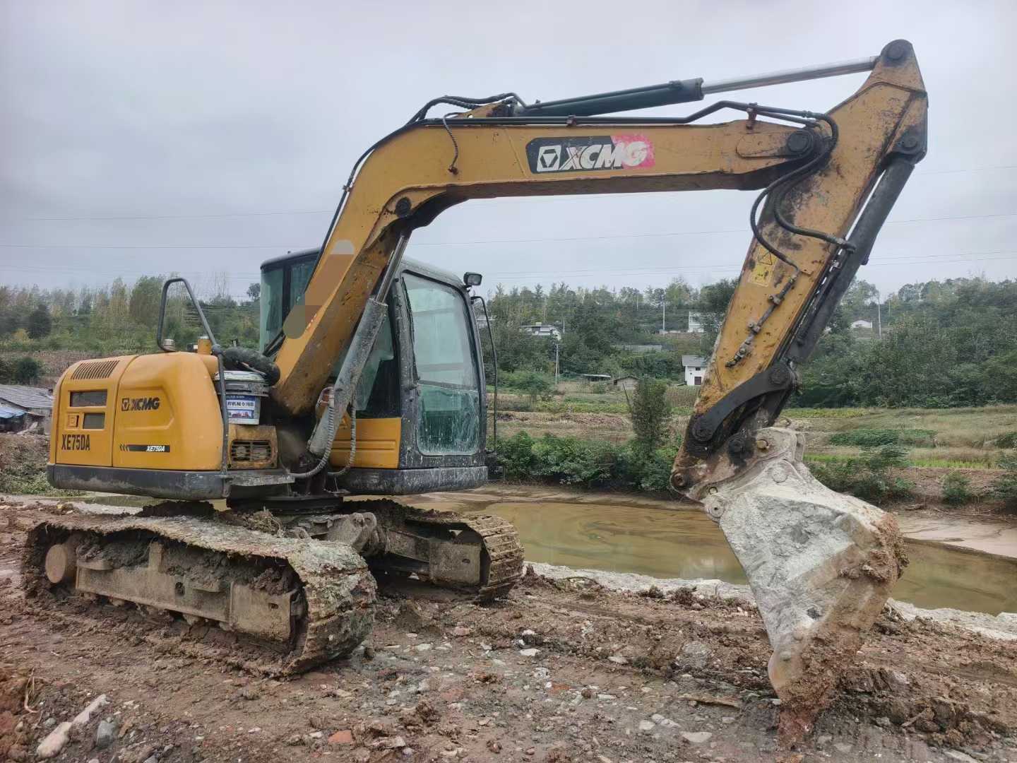 Used XCMG XE75WD Excavator 2019 Model / 4