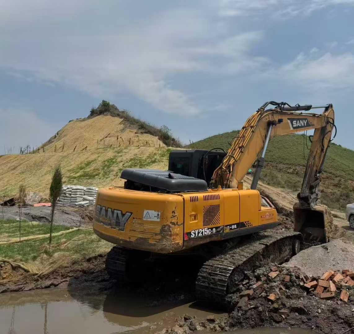 Used Sany SY215W Excavator 2015 Model