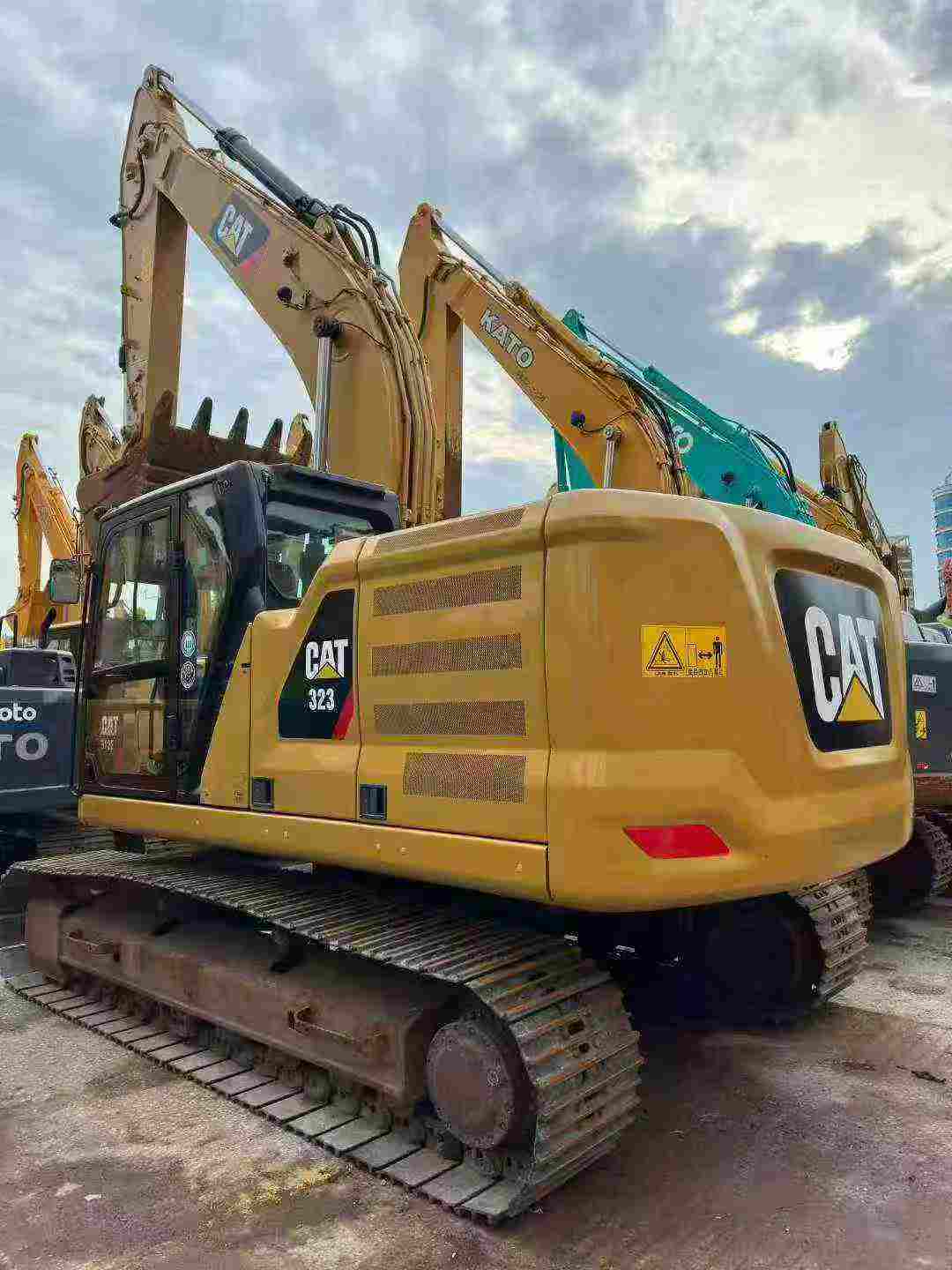 Used Caterpillar 323 Excavator 2016 Model