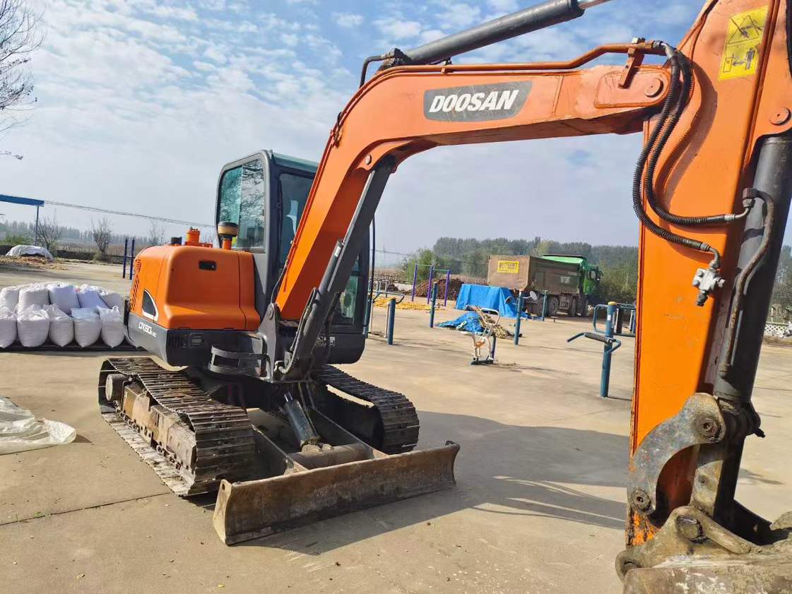 Used Doosan DX60 Excavator 2020 Model / 6