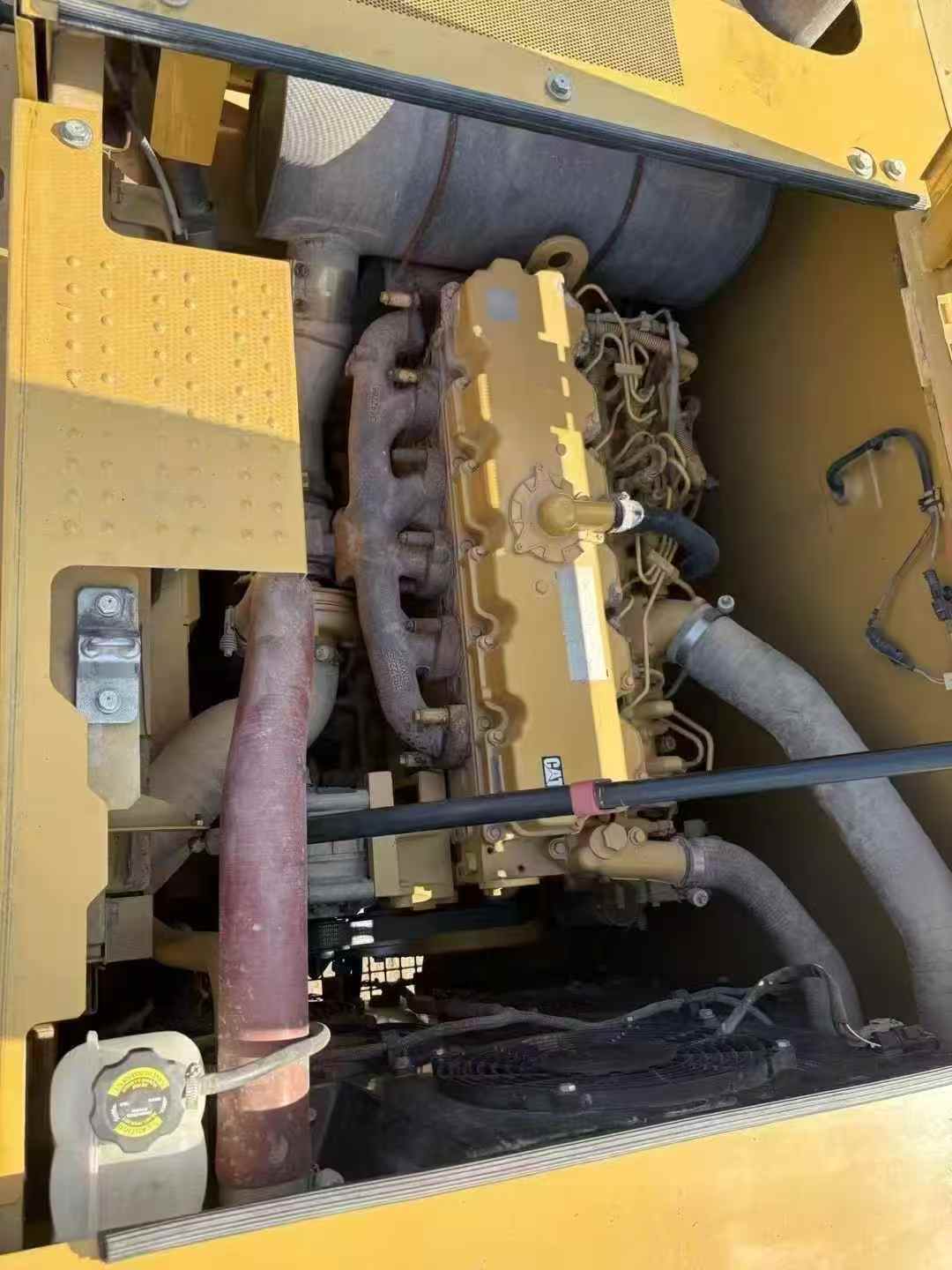 شراء حفارة Caterpillar 323 مستعملة / 5