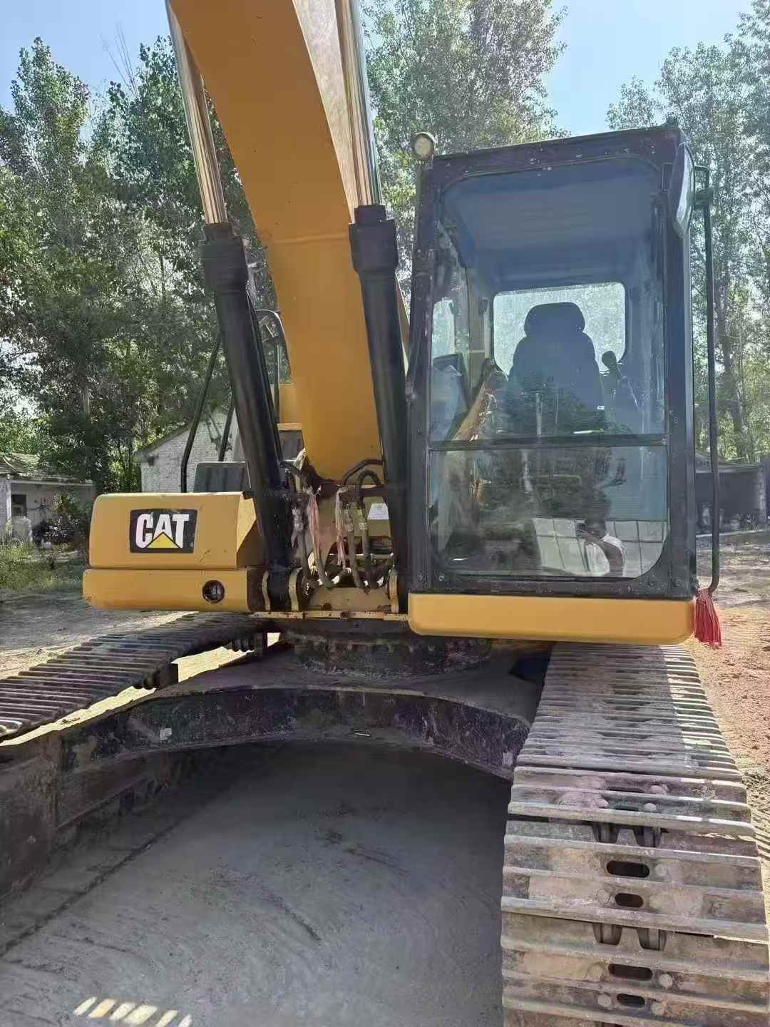 شراء حفارة Caterpillar 323 مستعملة / 4