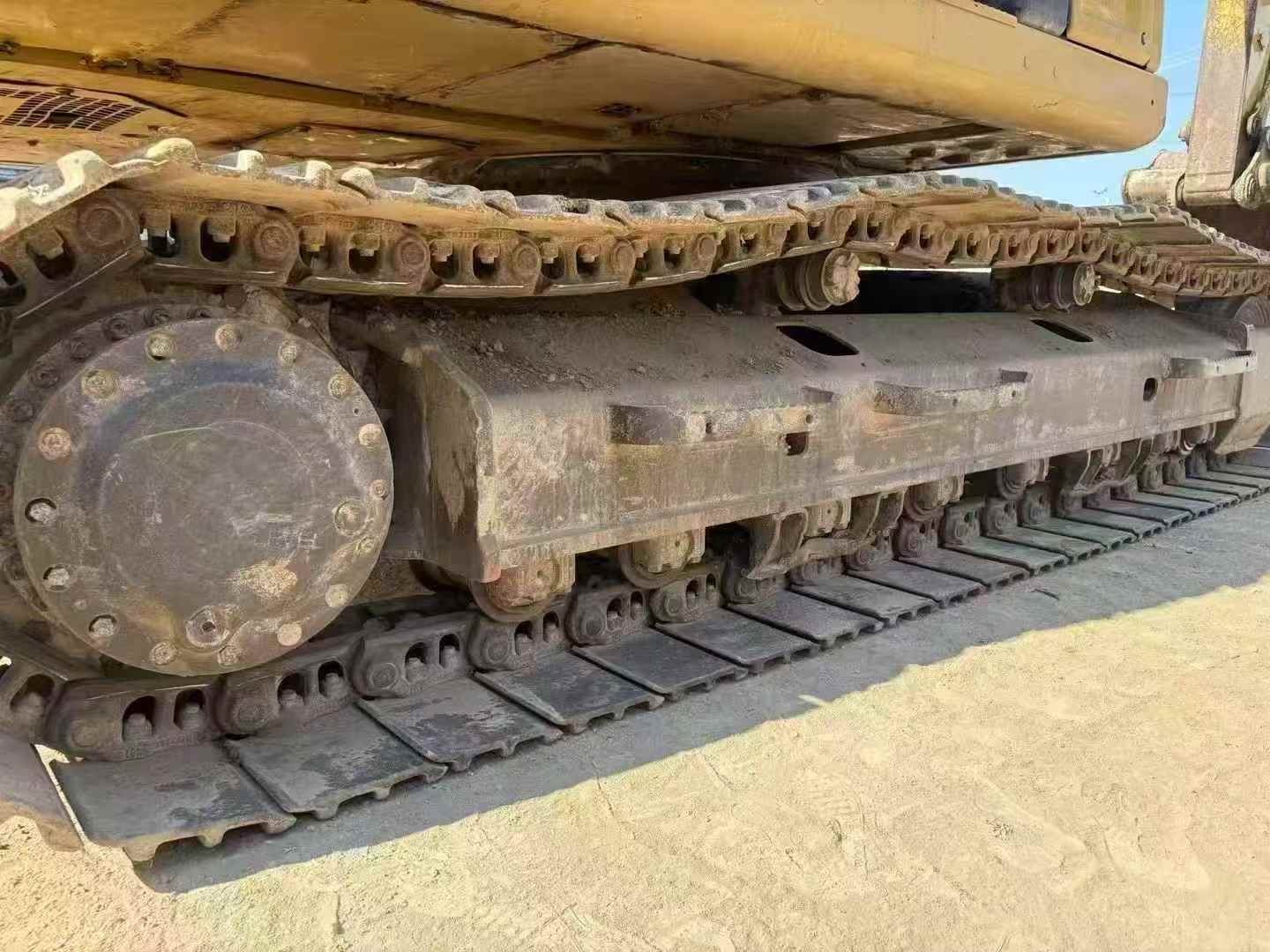 شراء حفارة Caterpillar 323 مستعملة / 9