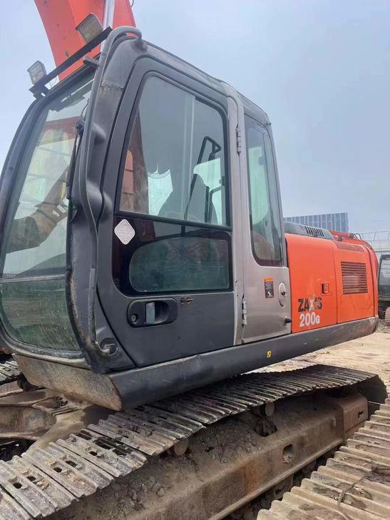 Buy Hitachi ZX200-3G Used Excavator / 1