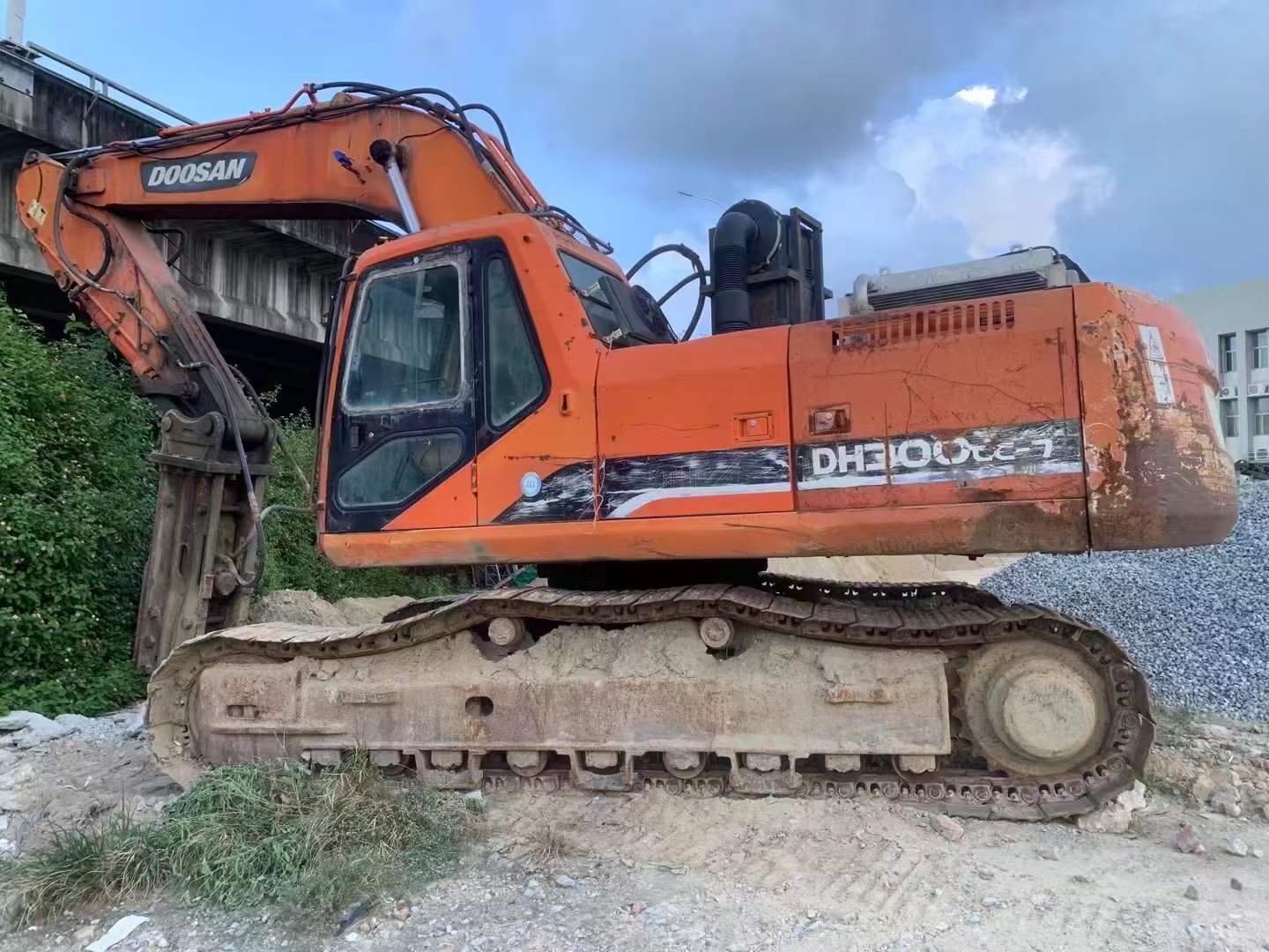 Used Doosan DL300 Excavator 2016 Model