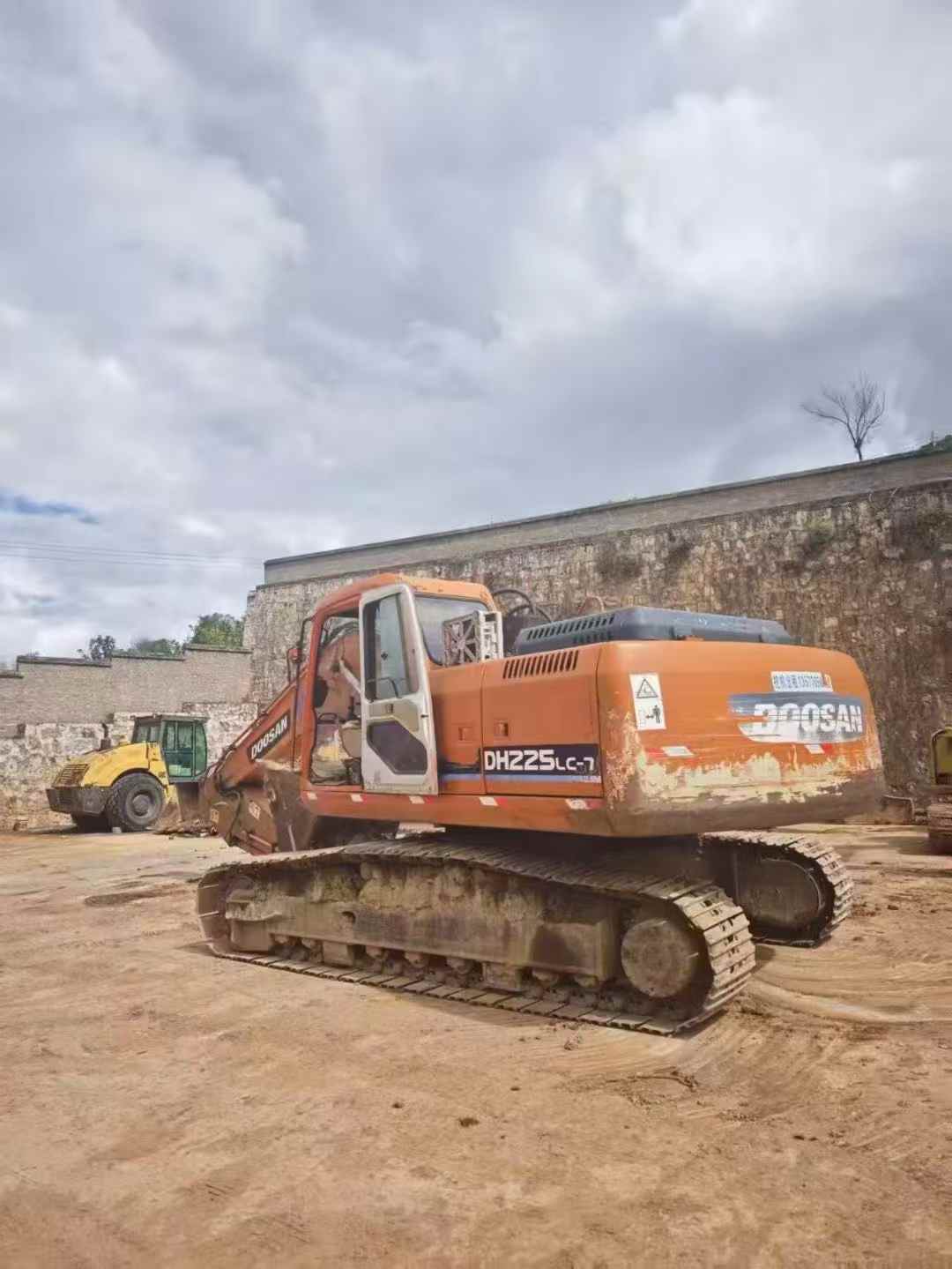 Used Doosan S225 Excavator 2016 Model / 3