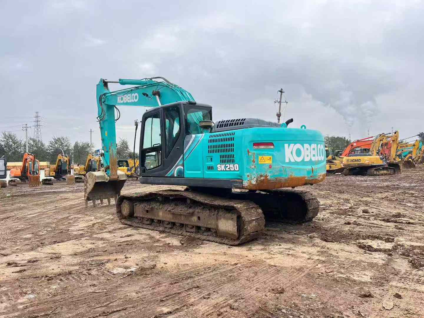 شراء حفارة Kobelco SK210 مستعملة / 4