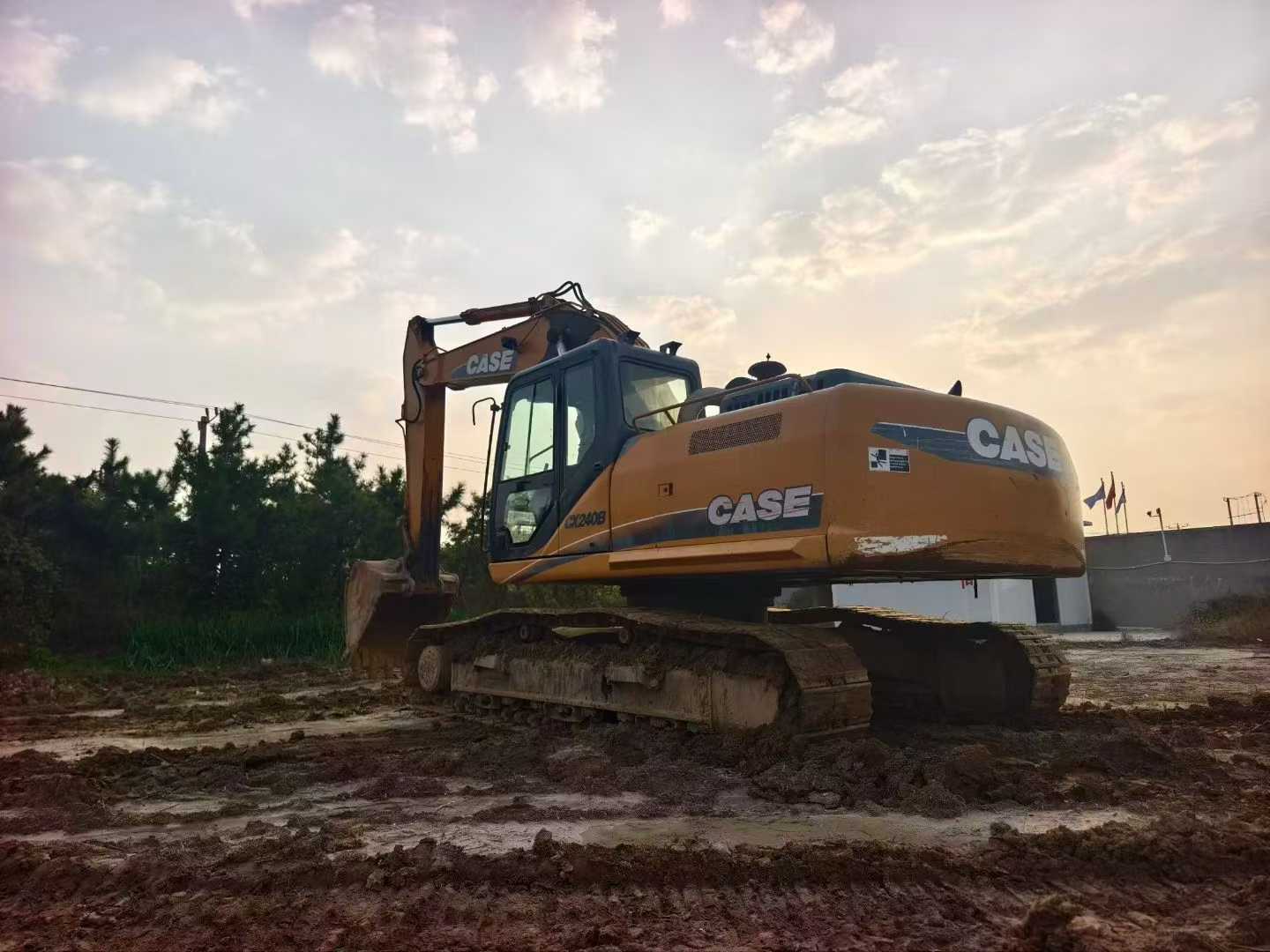 Used Case WX240 Excavator 2011 Model / 2