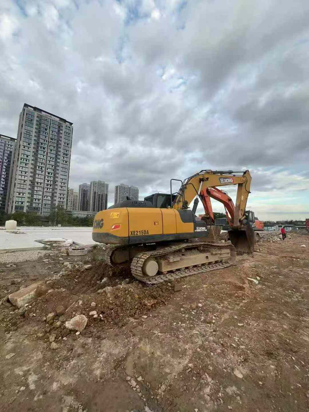 Used XCMG XE215 Excavator 2020 Model / 3