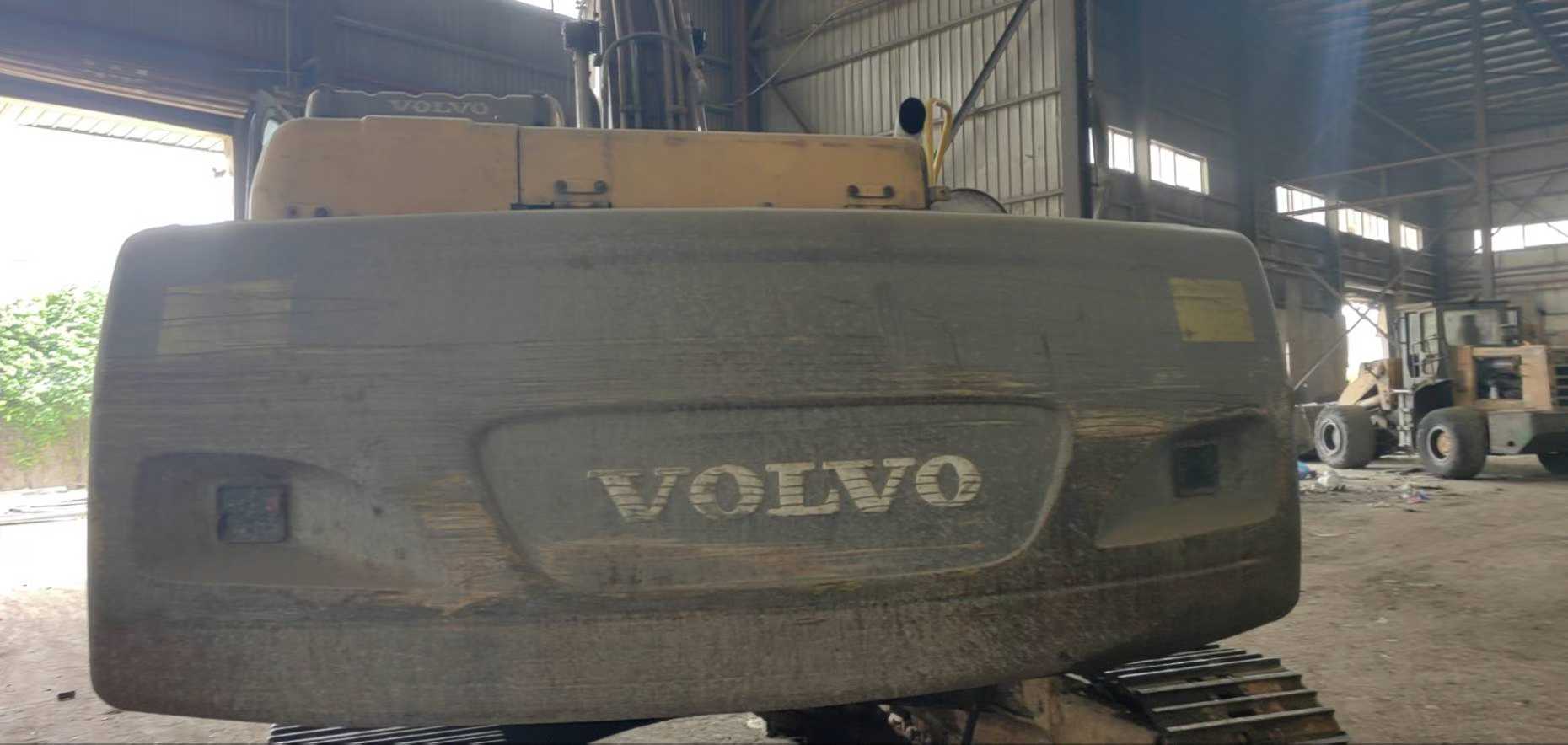 Used Volvo EW210C Excavator 2016 Model / 3