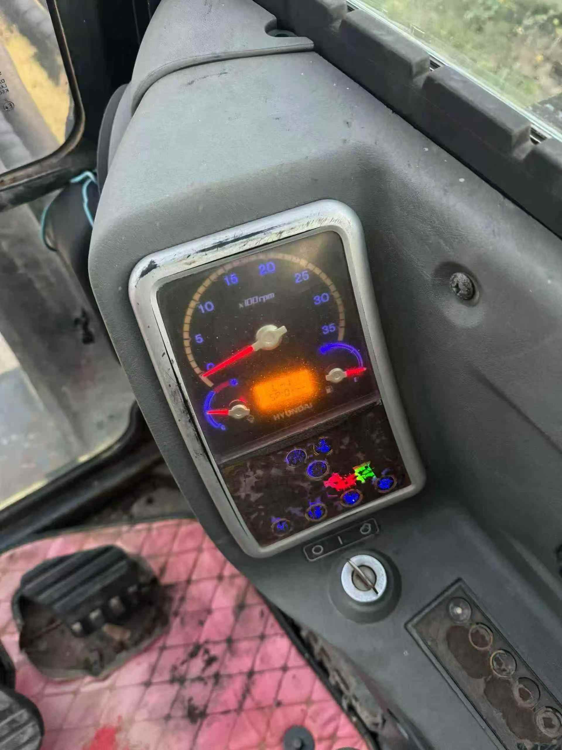 Used Hyundai R60-9 Excavator 2016 Model / 9