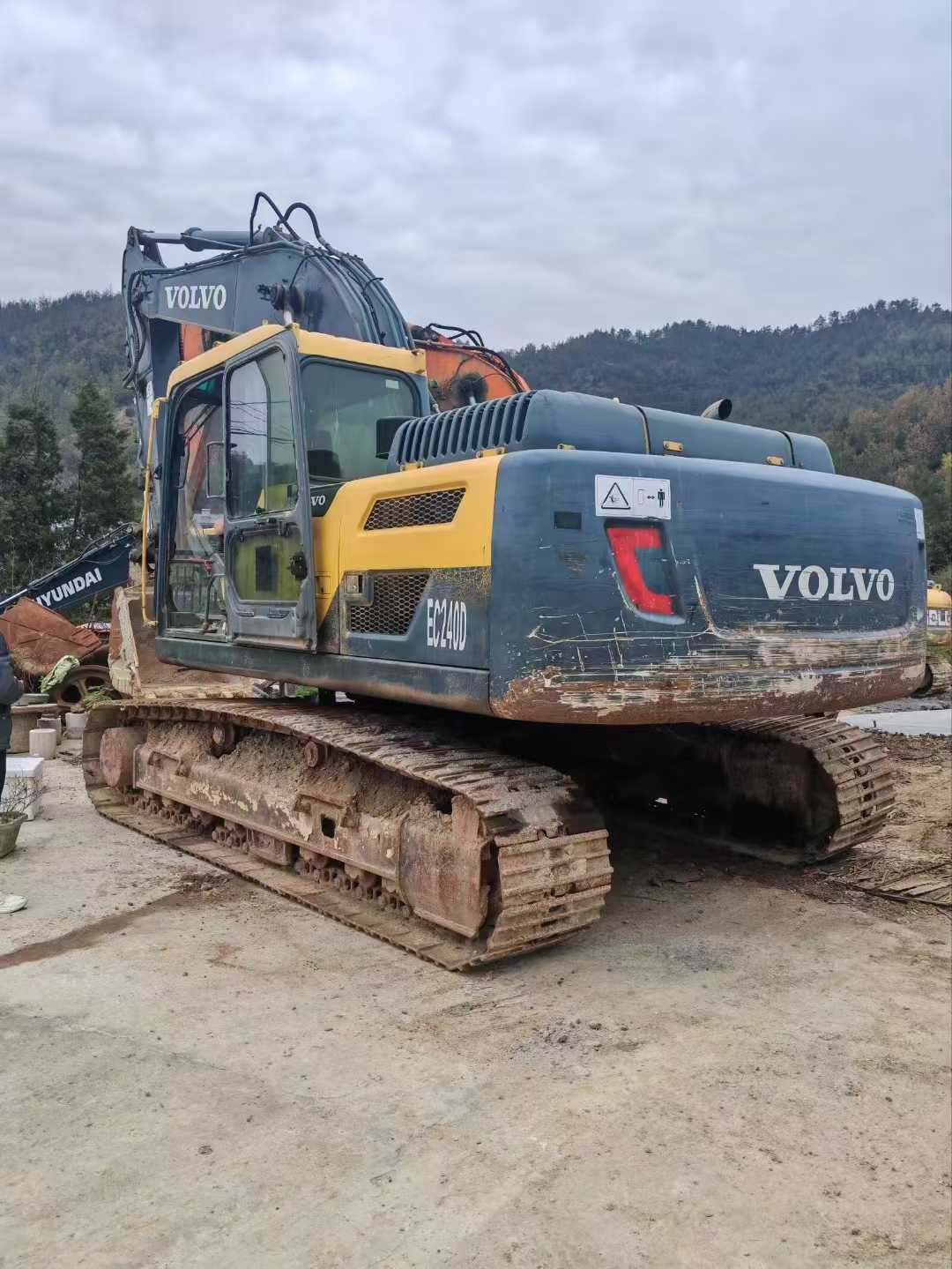 Used Volvo EW210C Excavator 2012 Model / 2